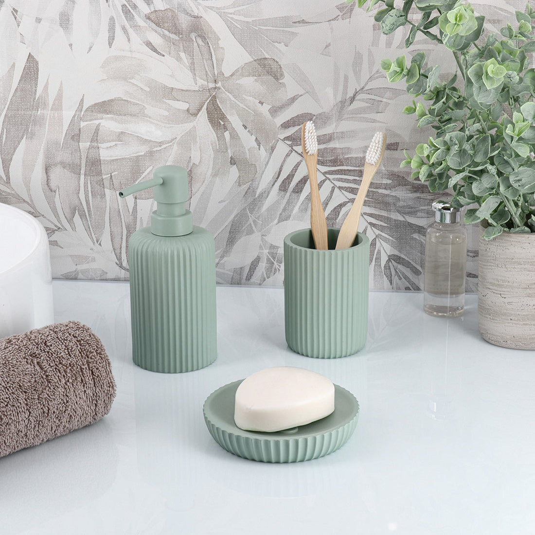 Dispenser De Săpun Rotund din Polyresin 230 ml cu Dungi - EUCALYPTUS GREEN